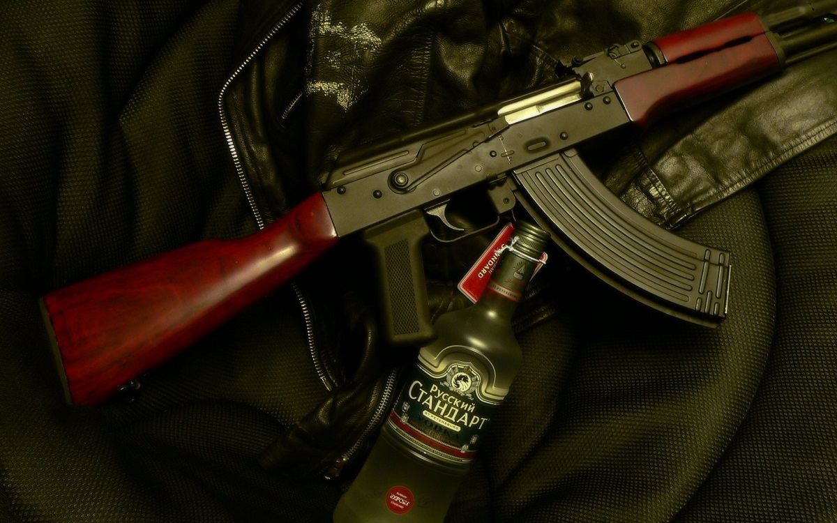 卡拉什尼科夫（AK-47）和伏特加成为了俄罗斯民族的标志